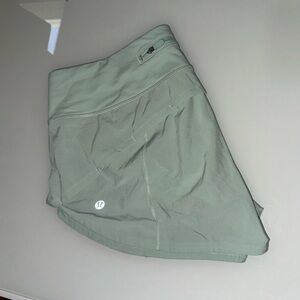 Lululemon Speed Up Low-Rise Lined Short 2.5" Size 6